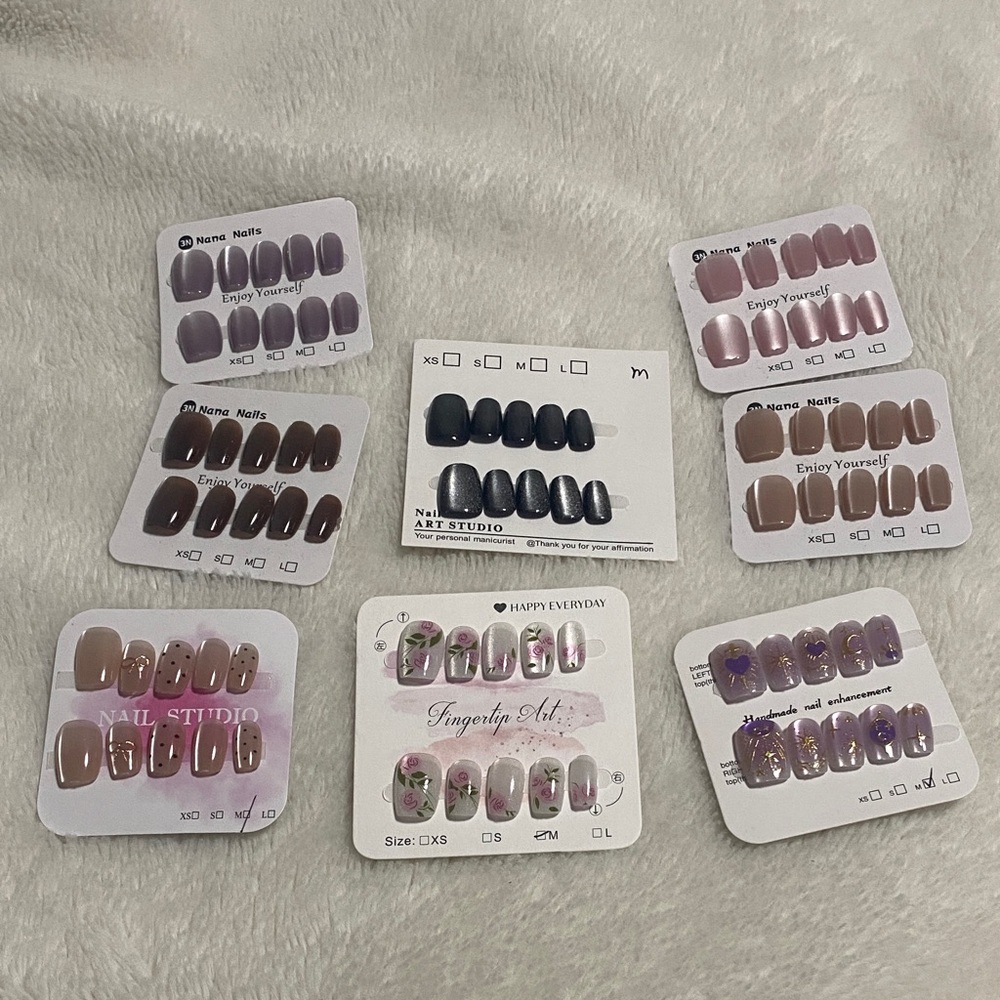 Set of 8 press on nails